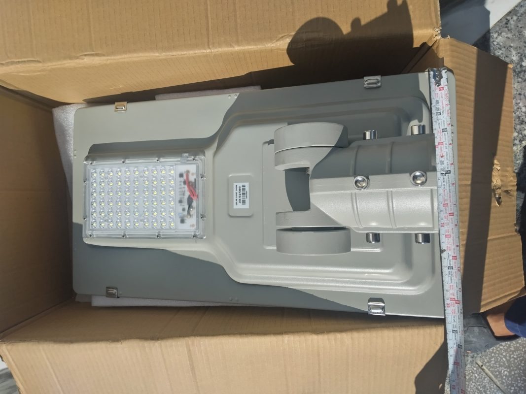 Đèn đường năng lượng mặt trời liền thể 500w JD52500